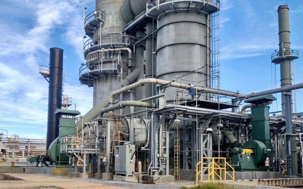 absorption column at the Ascend Performance Materials’ adipic acid plant in Cantonment, FL captures N2O and prevents emissions